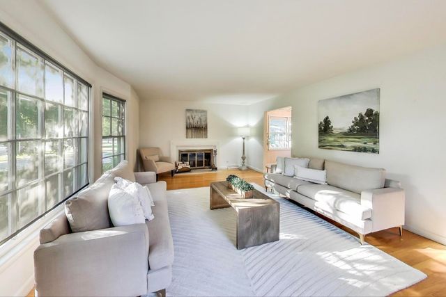 222 S Dwyer Avenue, Arlington Heights, IL 60005