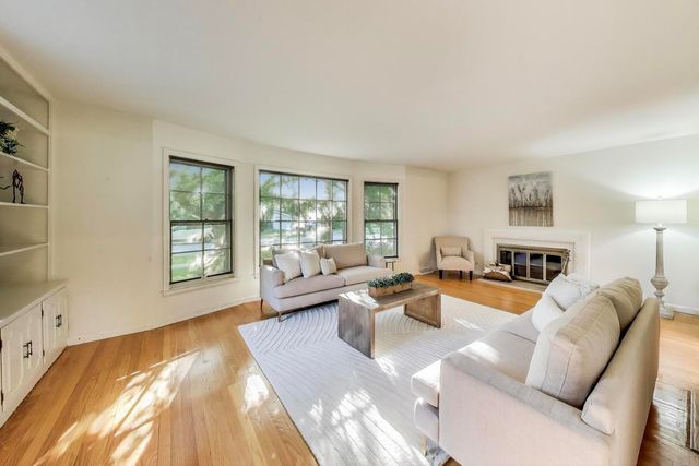 222 S Dwyer Avenue, Arlington Heights, IL 60005