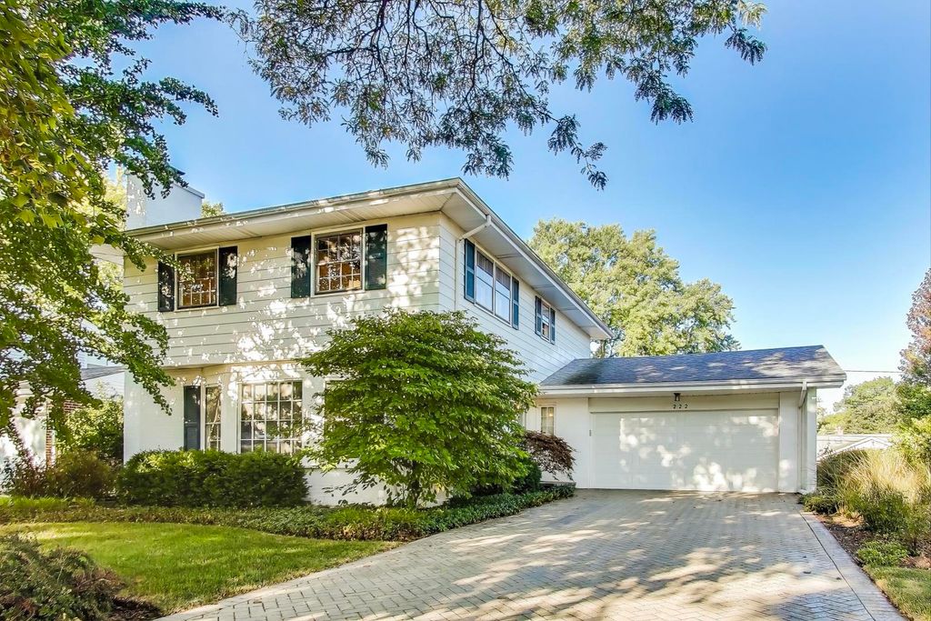 222 S Dwyer Avenue, Arlington Heights, IL 60005