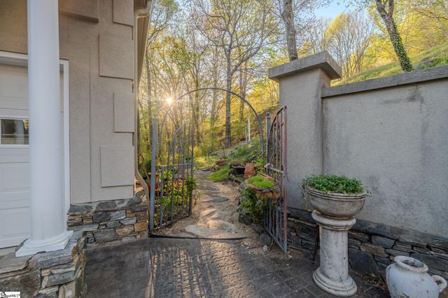 33 Southview Ledge Road, Landrum, SC 29356