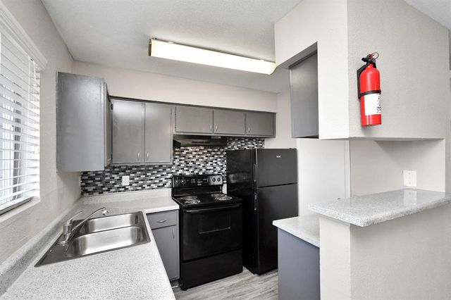 12211 Fondren 1014, Houston, TX 77035