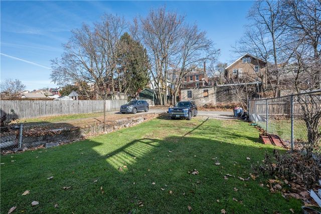 929 Woodbourne Ave, Brookline, PA 15226