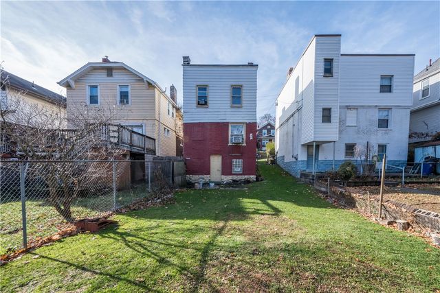 929 Woodbourne Ave, Brookline, PA 15226