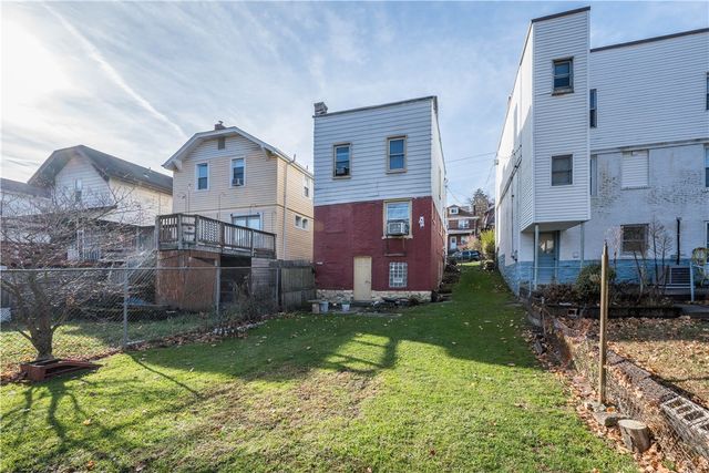 929 Woodbourne Ave, Brookline, PA 15226