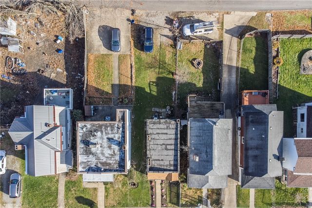 929 Woodbourne Ave, Brookline, PA 15226