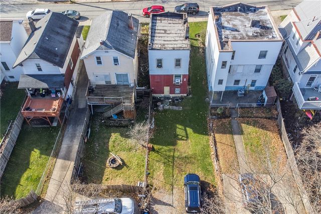 929 Woodbourne Ave, Brookline, PA 15226