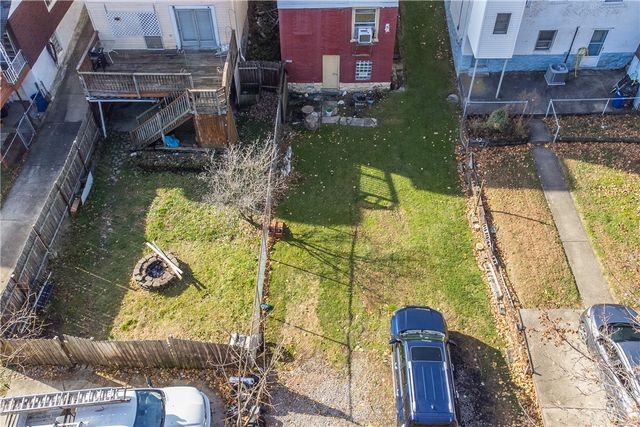 929 Woodbourne Ave, Brookline, PA 15226