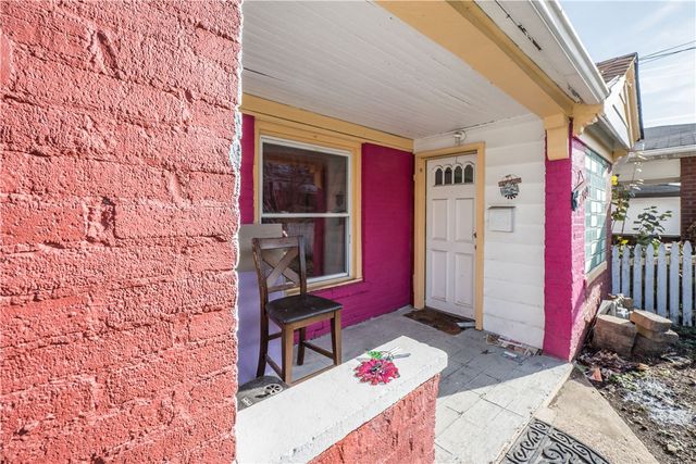 929 Woodbourne Ave, Brookline, PA 15226