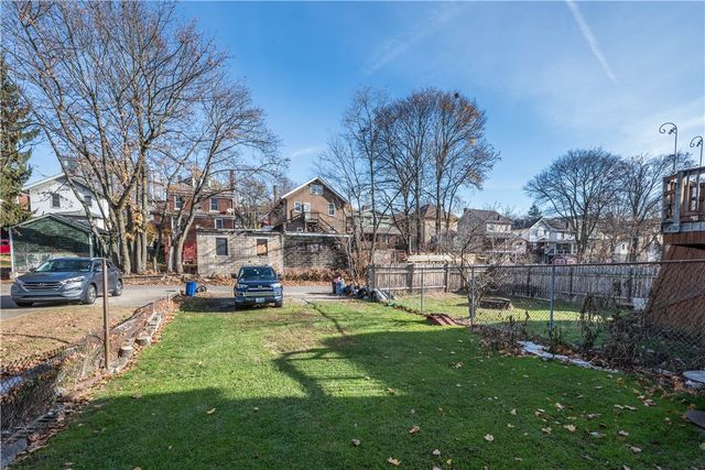 929 Woodbourne Ave, Brookline, PA 15226