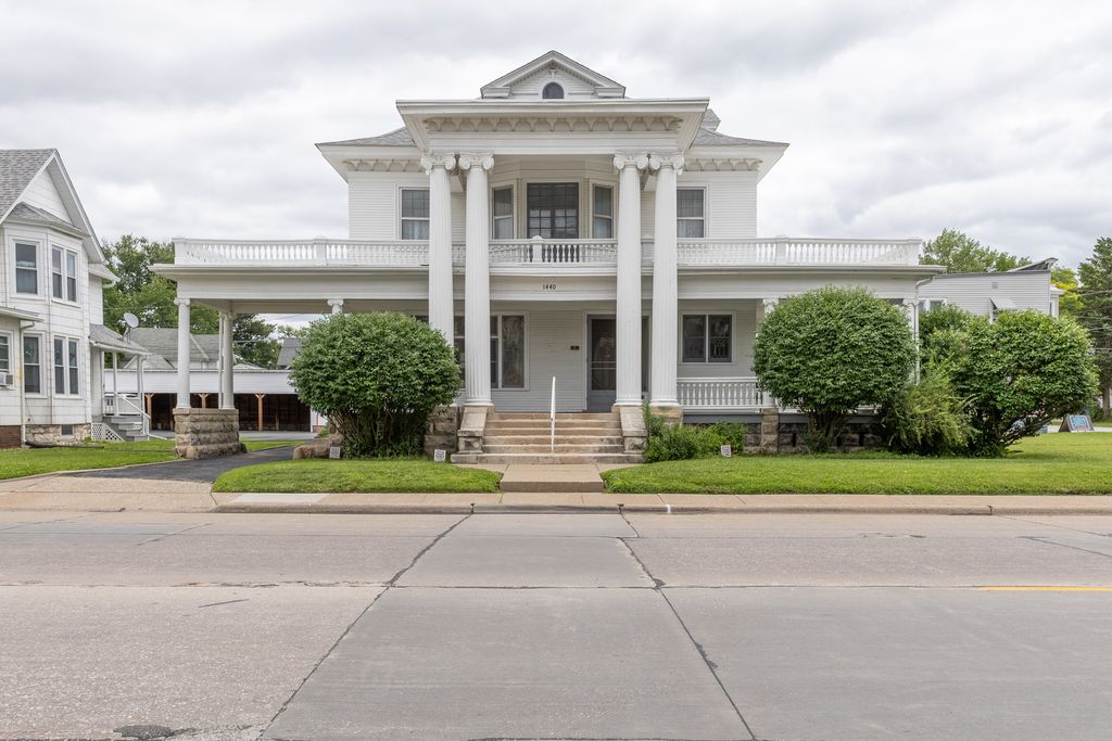 1440 12th Street, Moline, IL 61265