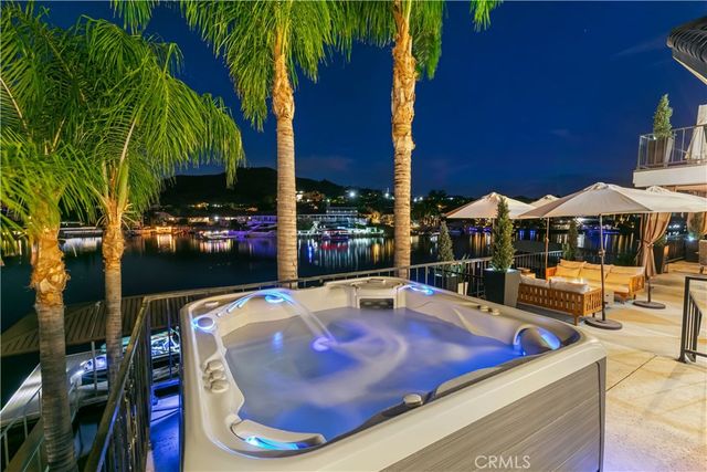 30310 White Wake, Canyon Lake, CA 92587