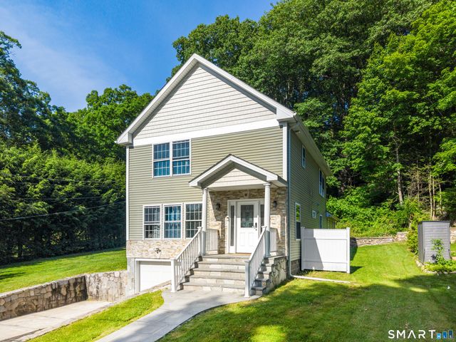 42 White Avenue, Middlebury, CT 06762