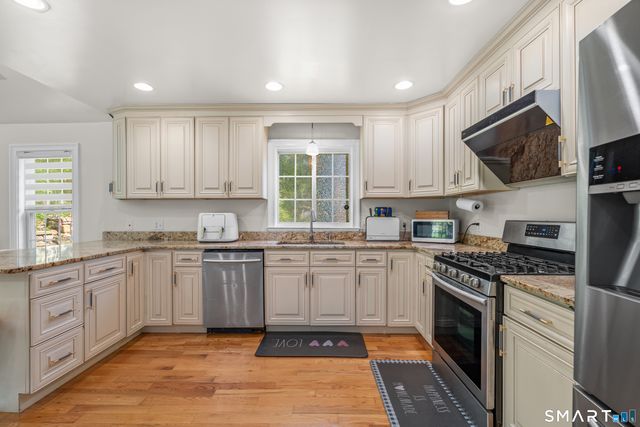 42 White Avenue, Middlebury, CT 06762
