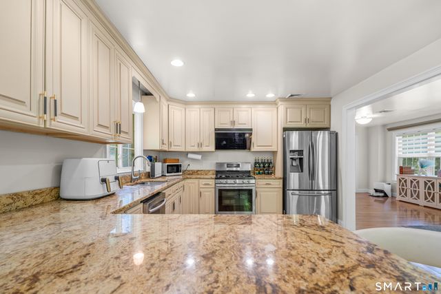 42 White Avenue, Middlebury, CT 06762