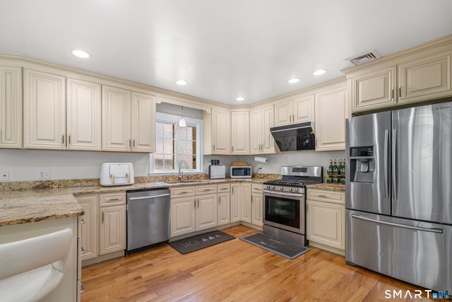 42 White Avenue, Middlebury, CT 06762