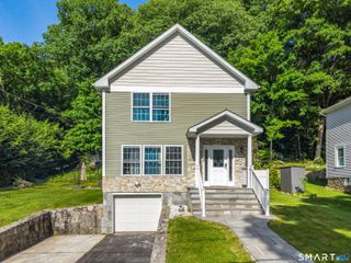 42 White Avenue, Middlebury, CT 06762