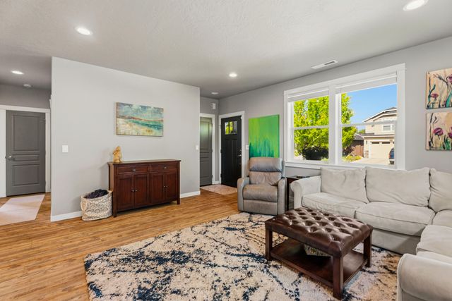 63247 NW Rossby Street, Bend, OR 97703