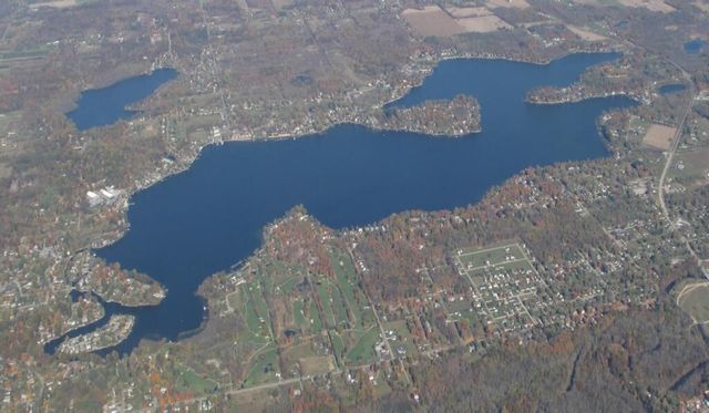 7226 Little Paw Paw Lake Road, Coloma Twp, MI 49038