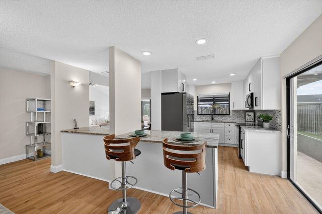 12260 Old Country Road S, Wellington, FL 33414