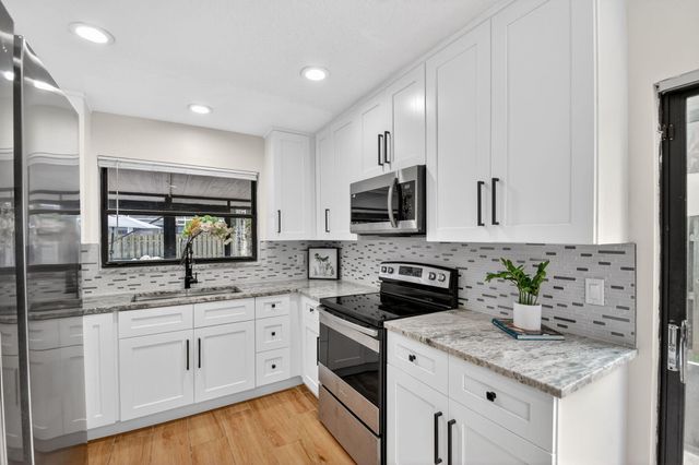 12260 Old Country Road S, Wellington, FL 33414