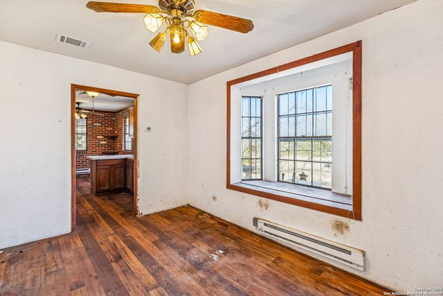 4035 Parkway, San Antonio, TX 78228