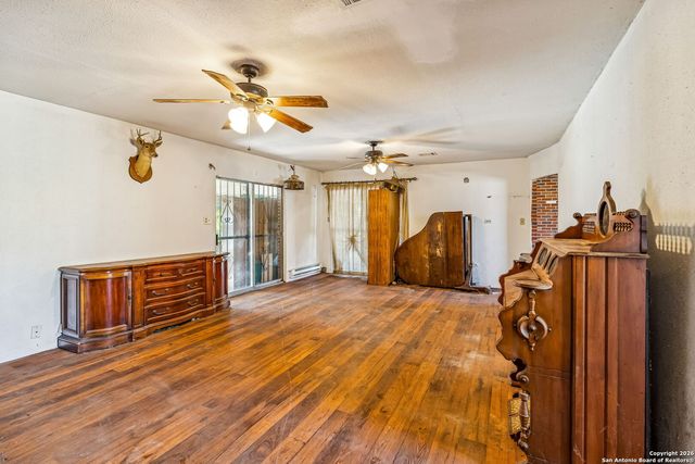 4035 Parkway, San Antonio, TX 78228