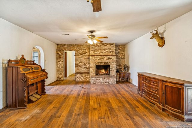 4035 Parkway, San Antonio, TX 78228