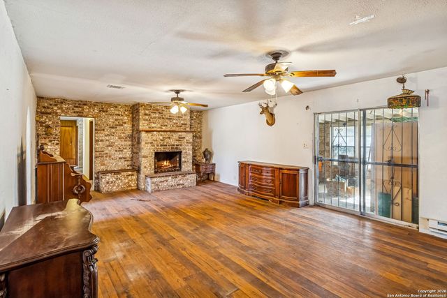 4035 Parkway, San Antonio, TX 78228