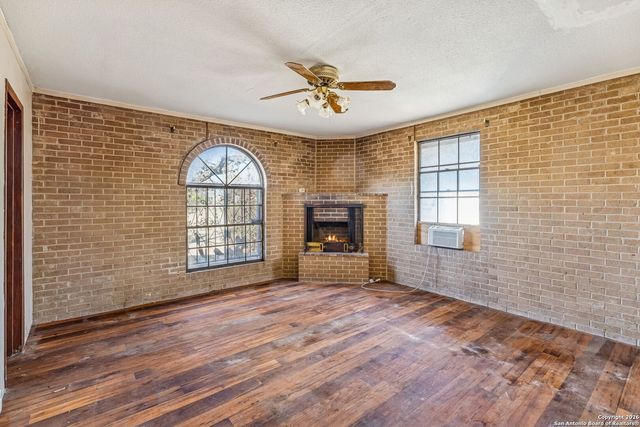 4035 Parkway, San Antonio, TX 78228