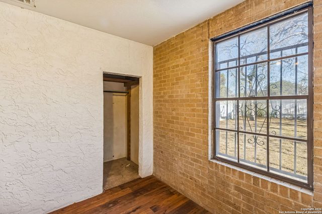 4035 Parkway, San Antonio, TX 78228