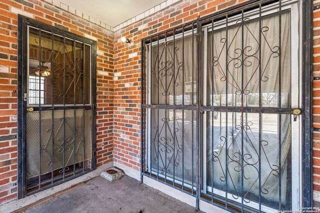 4035 Parkway, San Antonio, TX 78228