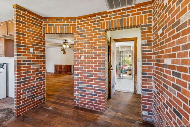 4035 Parkway, San Antonio, TX 78228