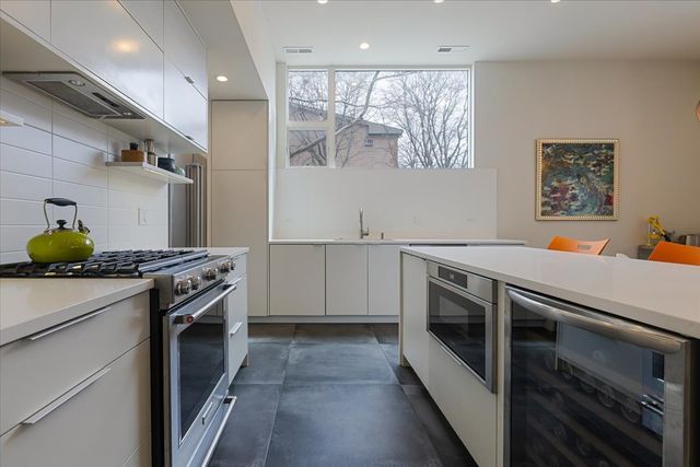 559 E 50th Street, Chicago, IL 60615