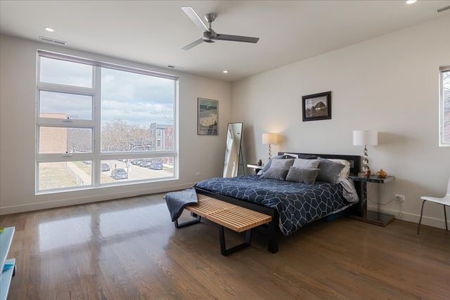 559 E 50th Street, Chicago, IL 60615
