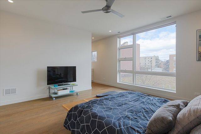 559 E 50th Street, Chicago, IL 60615