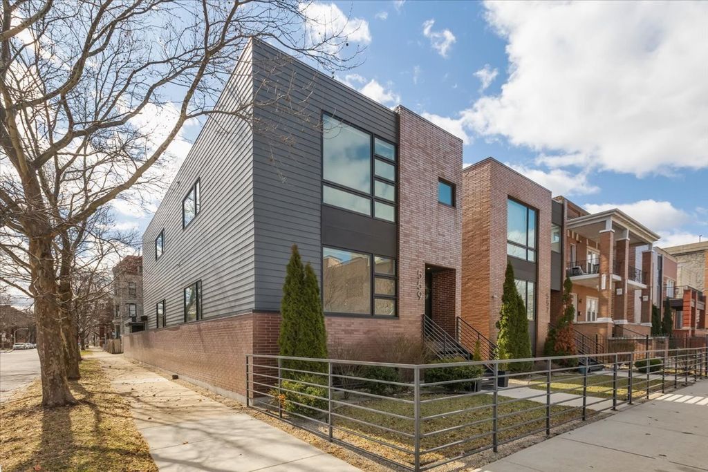 559 E 50th Street, Chicago, IL 60615