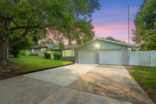 236 E Saint Joseph St, Coloma, MI 49038