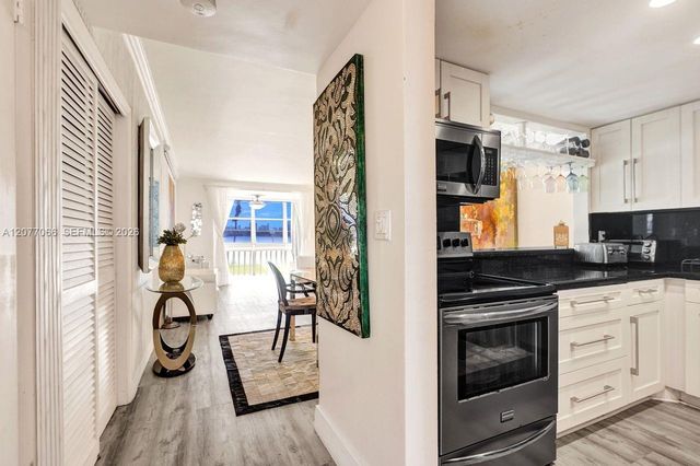 18707 NE 14th Avenue 522, Miami, FL 33179