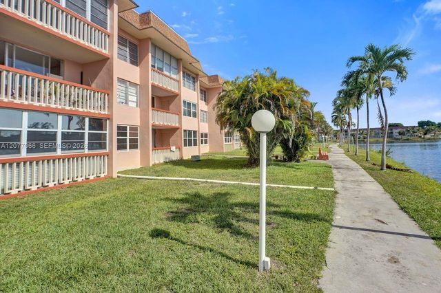 18707 NE 14th Avenue 522, Miami, FL 33179