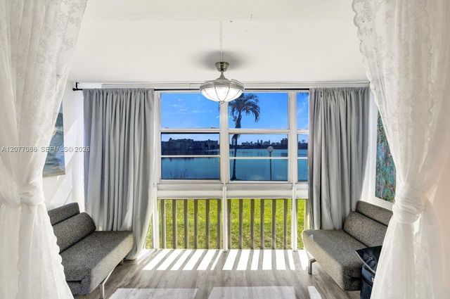 18707 NE 14th Avenue 522, Miami, FL 33179