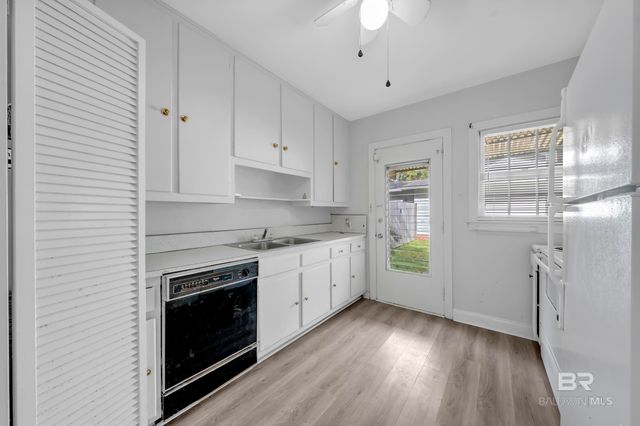 32 Sherwood Drive, Mobile, AL 36606