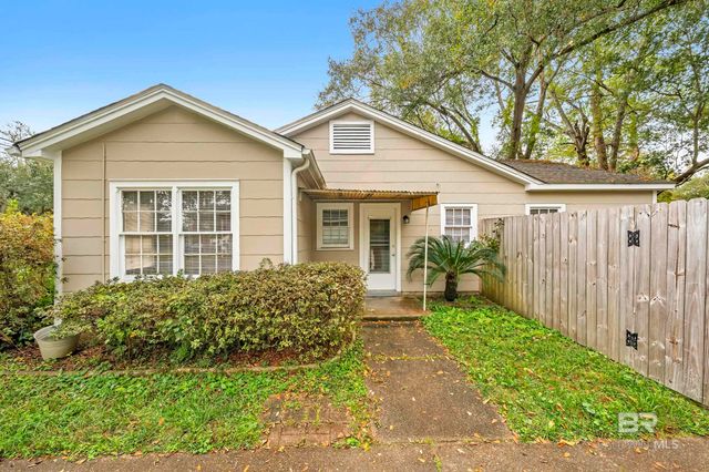 32 Sherwood Drive, Mobile, AL 36606