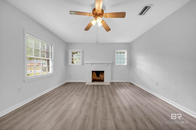 32 Sherwood Drive, Mobile, AL 36606