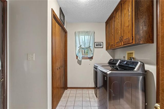 8921 Boten Road, Lee's Summit, MO 64064