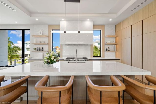 256 Trade Winds AVE, Naples, FL 34108