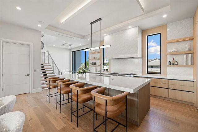 256 Trade Winds AVE, Naples, FL 34108