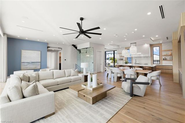 256 Trade Winds AVE, Naples, FL 34108