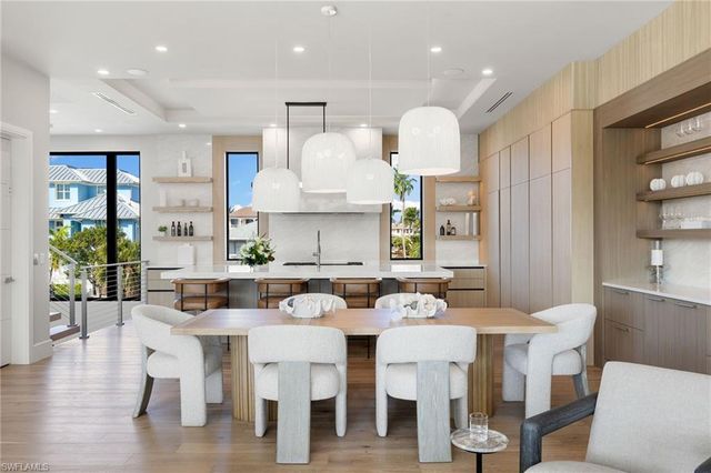 256 Trade Winds AVE, Naples, FL 34108