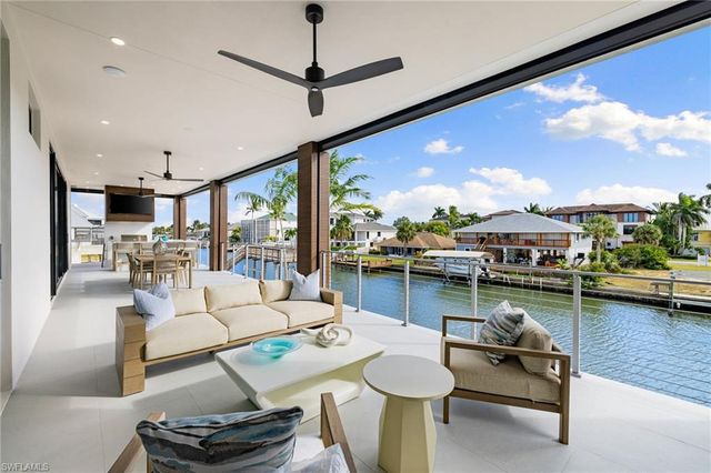 256 Trade Winds AVE, Naples, FL 34108