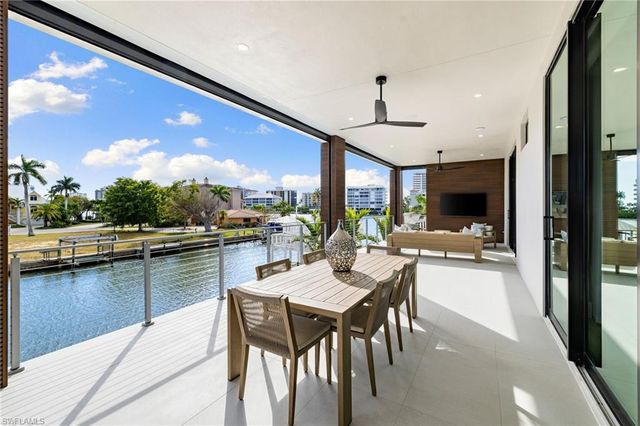 256 Trade Winds AVE, Naples, FL 34108